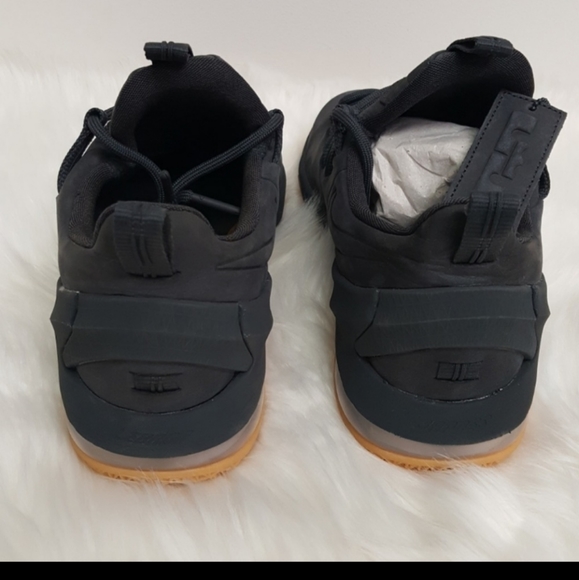 LeBron 13's low top - Picture 7 of 8